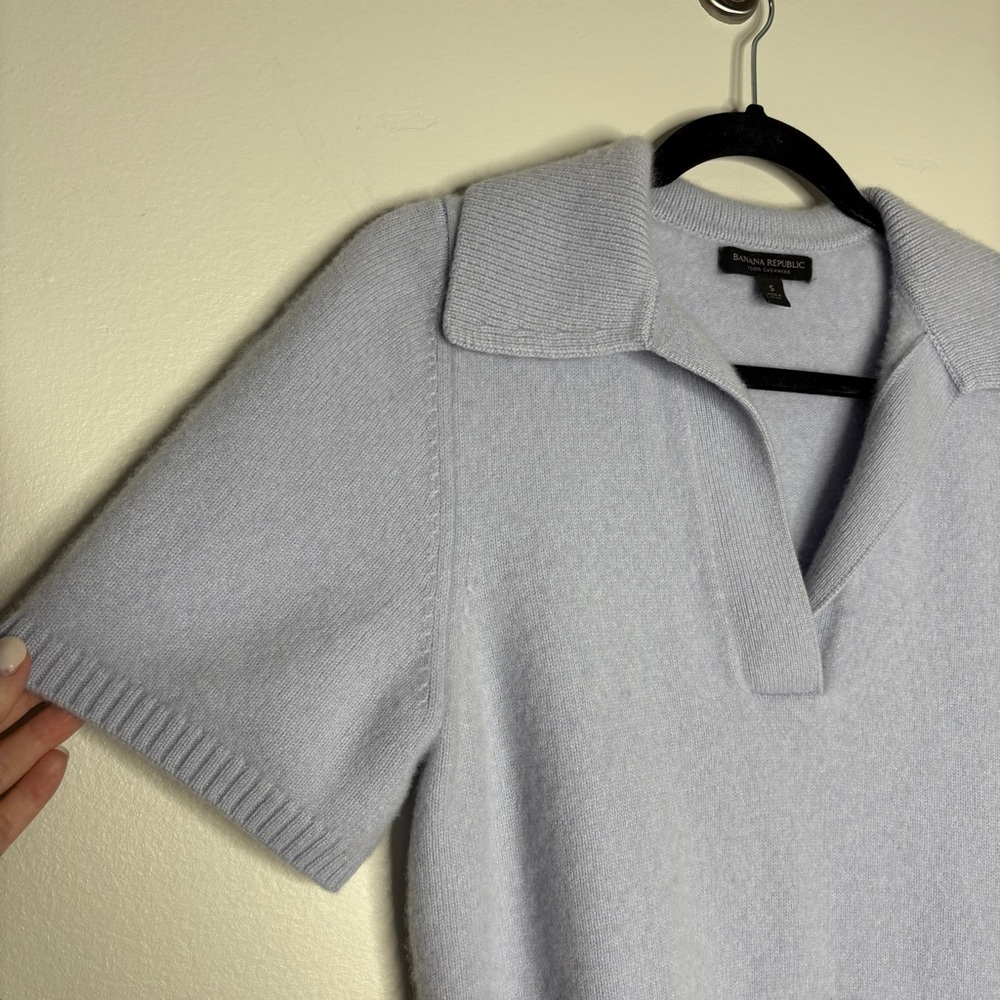 Banana Republic Light Gray V-Neck Sweater - Picture 2 of 6